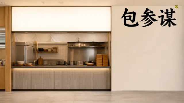 十几平米的档口店，展示面只够放三件信息